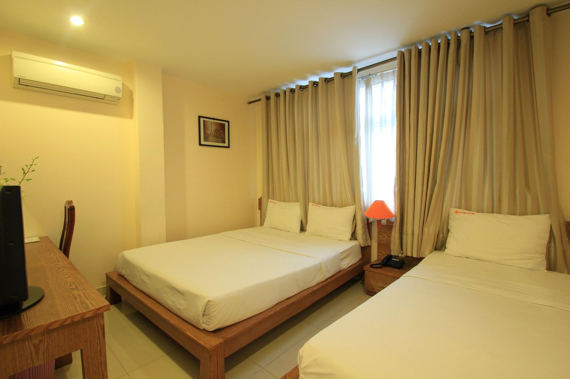 Ipeace Hotel - Bui Vien Walking Street Хошимин Экстерьер фото