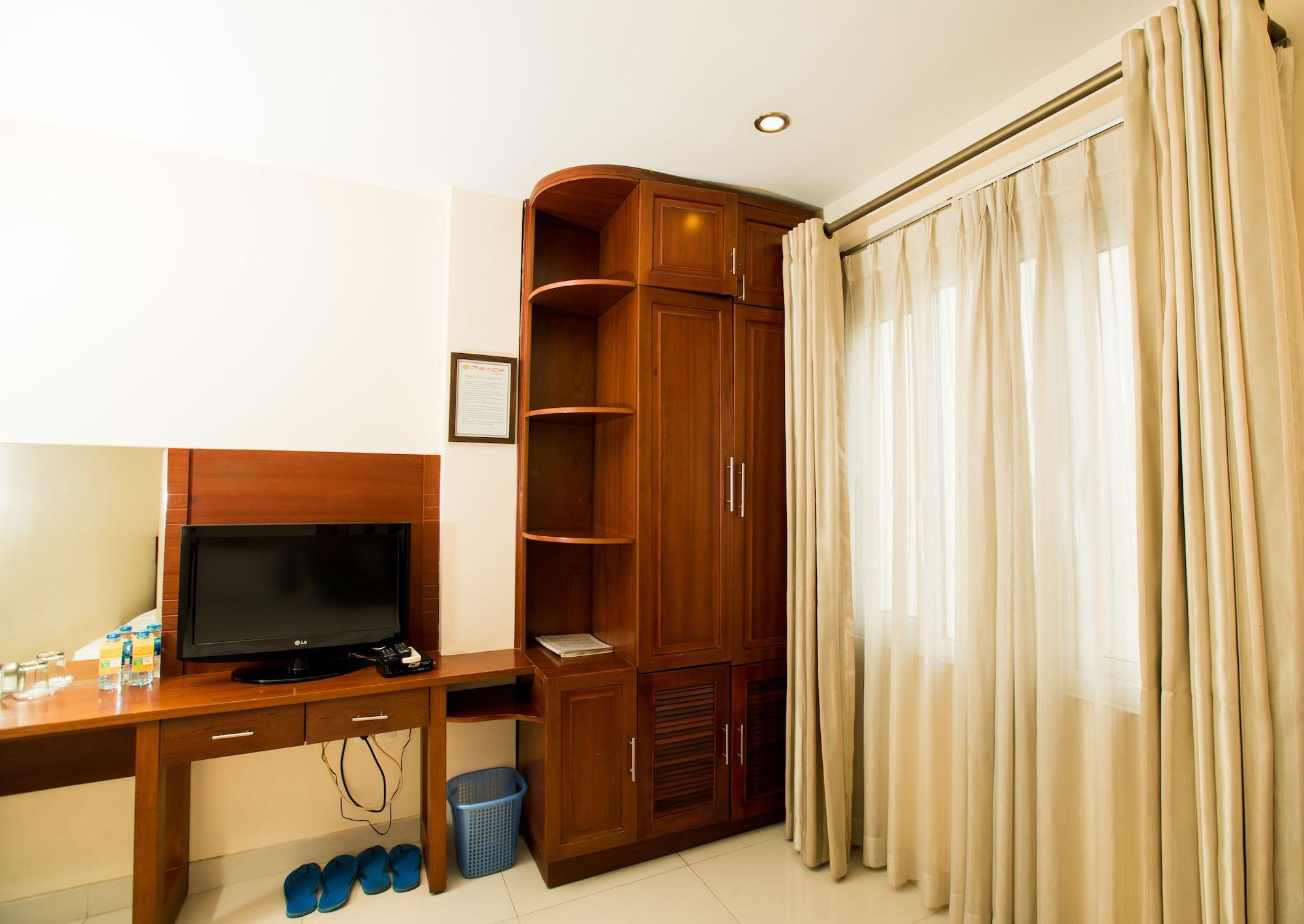 Ipeace Hotel - Bui Vien Walking Street Хошимин Экстерьер фото