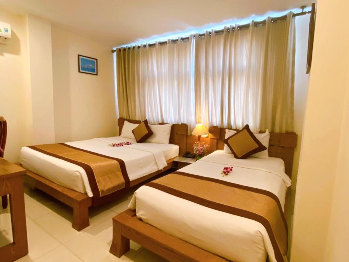 Ipeace Hotel - Bui Vien Walking Street Хошимин Экстерьер фото