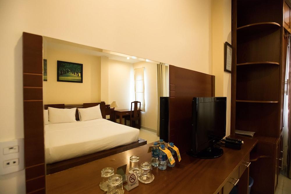 Ipeace Hotel - Bui Vien Walking Street Хошимин Экстерьер фото