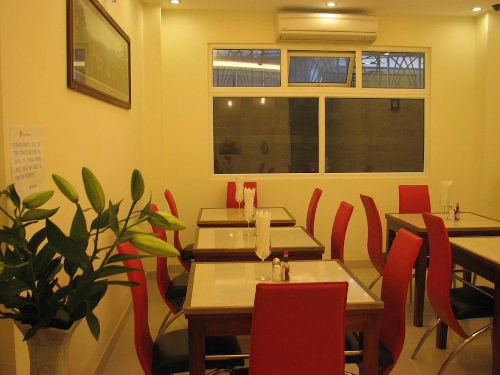 Ipeace Hotel - Bui Vien Walking Street Хошимин Экстерьер фото