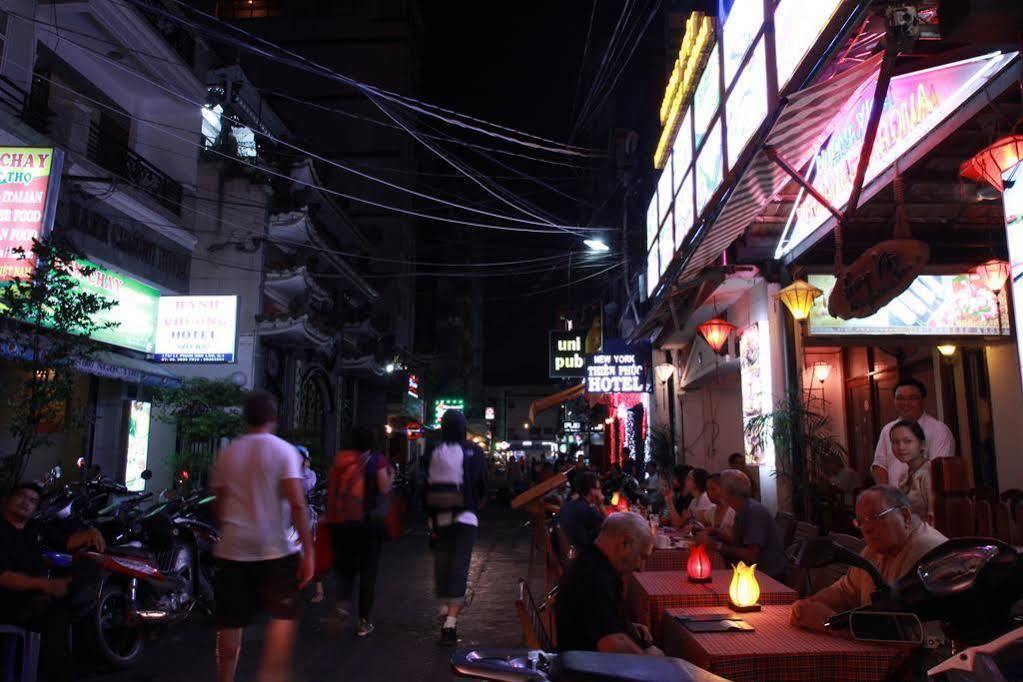 Ipeace Hotel - Bui Vien Walking Street Хошимин Экстерьер фото