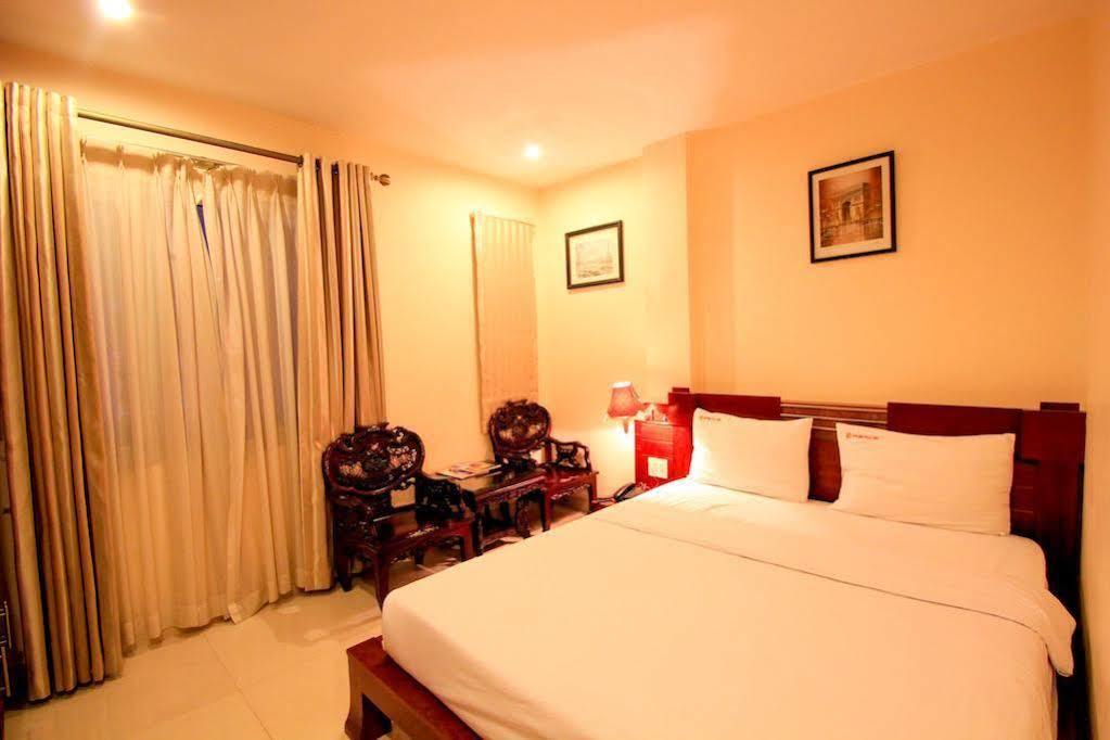 Ipeace Hotel - Bui Vien Walking Street Хошимин Экстерьер фото